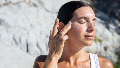De la industria farmacéutica al universo de la cosmética vegana: Celeste Mangiardi fundó Tica, una marca que combina eficacia, compromiso ambiental y empoderamiento femenino. Con base en México y esencia argentina, su proyecto se consolida como símbolo de bienestar consciente y belleza sustentable.
