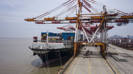 La producción industrial en China supera expectativas, pero preocupa el consumo