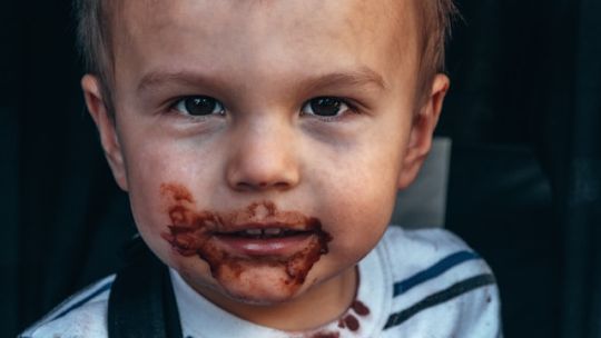 Manchas de rotulador en la ropa de tu bebé: los trucos caseros (y seguros) que realmente funcionan