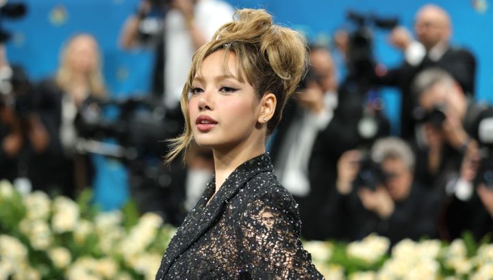 MET Gala 2025: Lisa de BLACKPINK deslumbró con un look sin pantalones y con detalles significativos