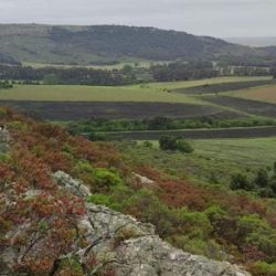 Sierra de la Peregrina está ubicada a 7 kilómetros del acceso a Sierra de los Padres.