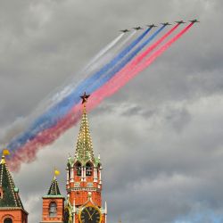 Imagen de aviones volando en formación sobre la Plaza Roja durante un ensayo para el desfile militar del Día de la Victoria, que conmemora el 80 aniversario de la Victoria en la Gran Guerra Patria, en Moscú, | Foto:Xinhua/Wang Ye