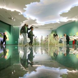 Imagen de turistas visitando el Museo del Gran Canal de China, en la ciudad de Yangzhou, en la provincia de Jiangsu, en el este de China. | Foto:Xinhua/Meng Delong