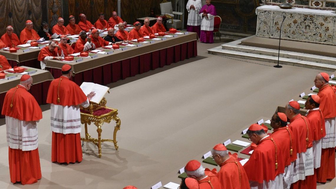 Cuáles son las facciones de la Iglesia Católica que dirimen la elección del nuevo Papa