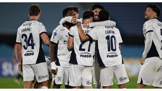 Independiente se impuso en Uruguay y se colocó en la segunda posición de su Grupo A.