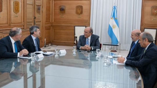 En la primera reunión con el Gobierno, la UIA llevó su “adenda de competitividad” para la industria