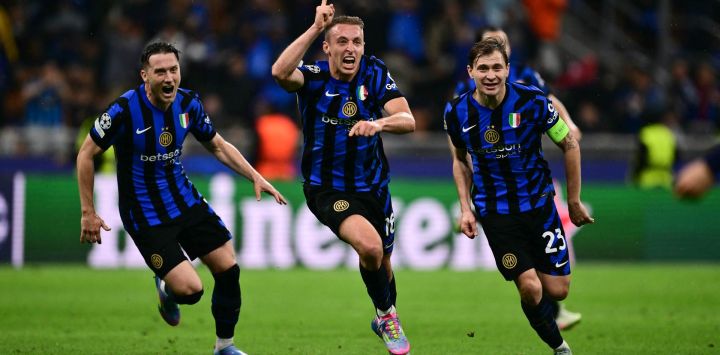 El centrocampista italiano del Inter de Milán, Davide Frattesi, celebra el cuarto gol de su equipo durante el partido de vuelta de las semifinales de la UEFA Champions League entre el Inter de Milán y el FC Barcelona en el estadio San Siro de Milán.