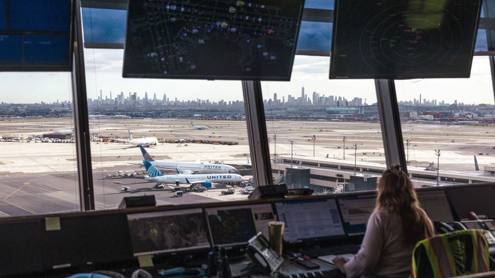 United Airlines Gains As Forecast Beats Estimates