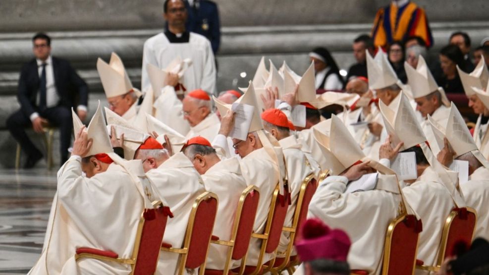 Cardenales en la misa previa al inicio del cónclave