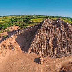 Chiclayo es una ciudad que ofrece una experiencia única para los viajeros que buscan combinar historia, cultura, naturaleza y gastronomía. 