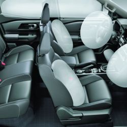 La nueva L200 viene importada de Tailandia en una sola versión, GLS 4WD cabina doble. 