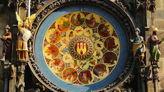 ¡El contraste también enamora! Los 3 signos más distintos por fuera que por dentro