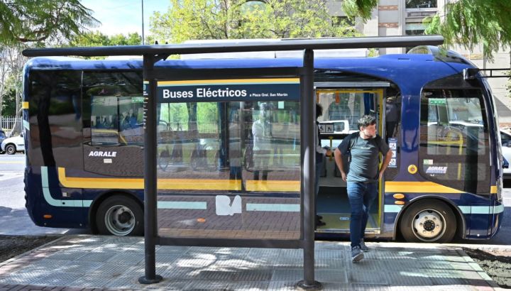 Buses eléctricos: Comenzó a circular la primera línea por la Ciudad de Buenos Aires