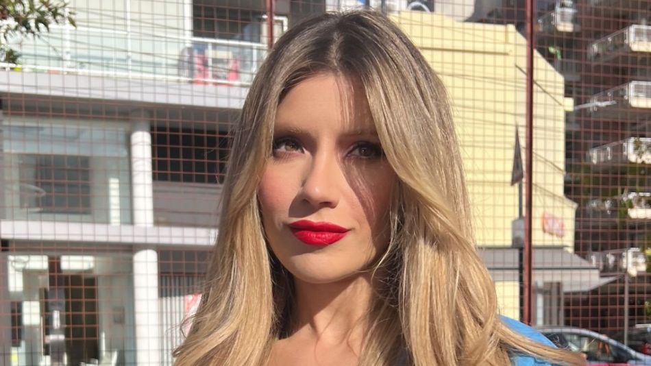 Laurita Fernández brilló con su look invernal