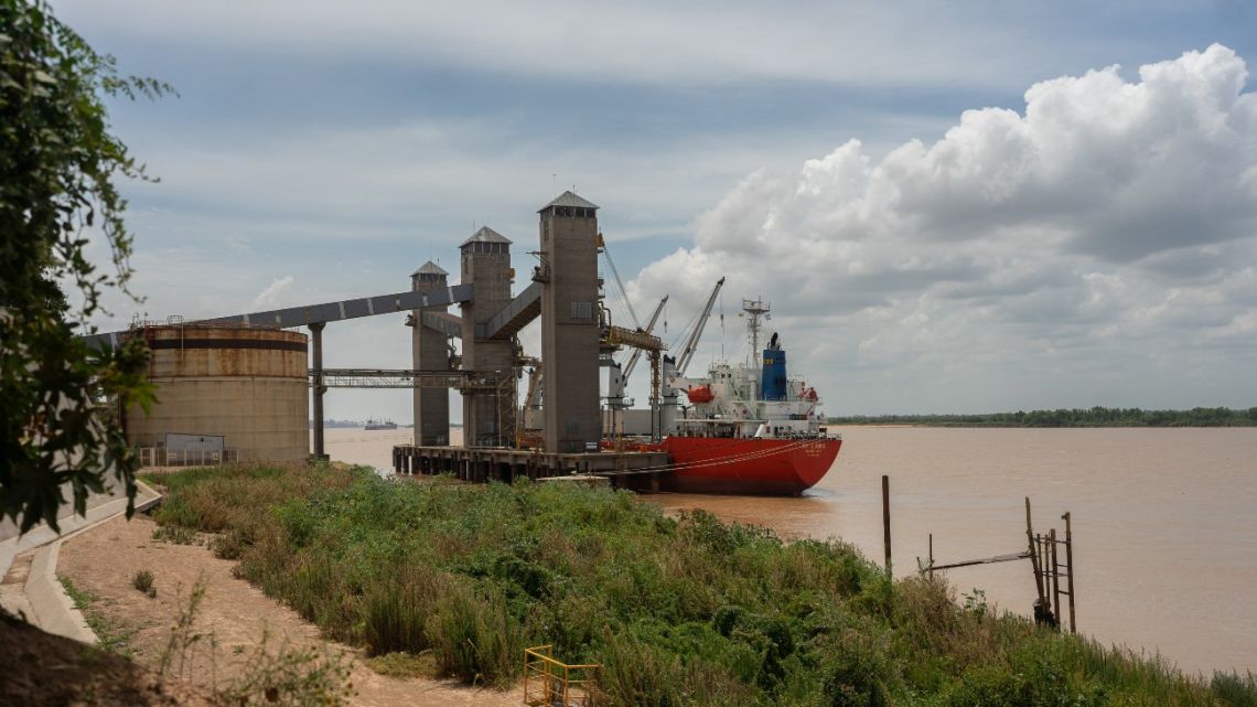 Soybeans are loaded onto a ship on the Paraná River in Rosario, Argentina.