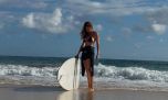 Juliana Awada y sus hijas adelantan las tendencias del verano europeo: volados, transparencias y off white