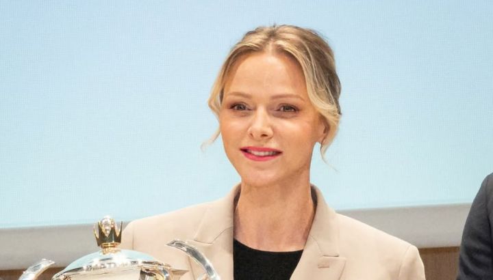 Charlene de Mónaco deslumbró con look total white y diamantes