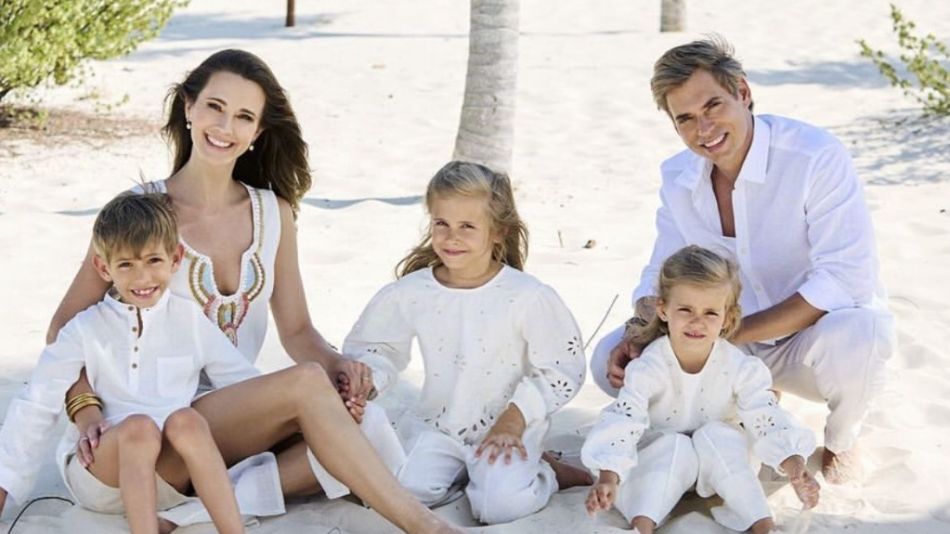 Carlos Baute junto a su familia