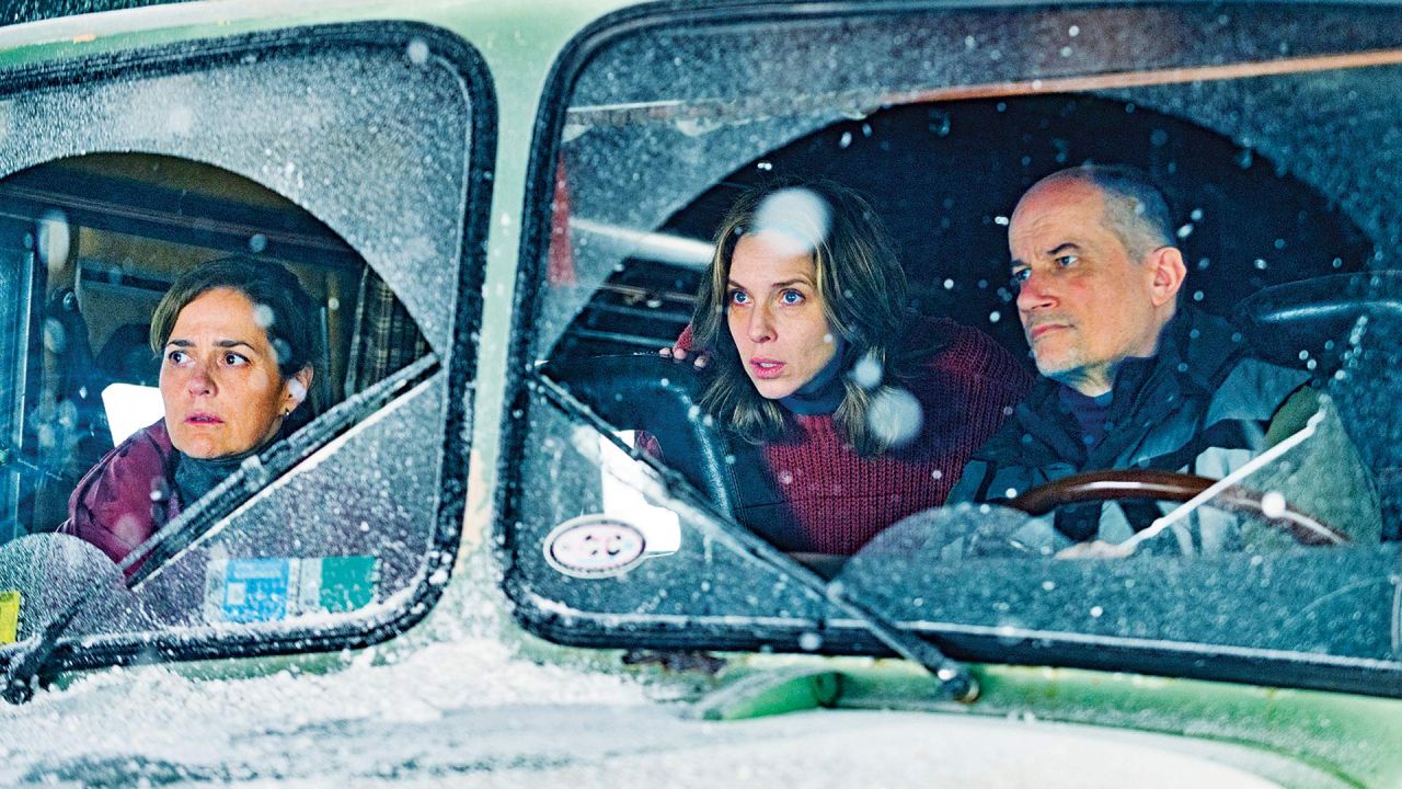 Andrea Pietra, Carla Peterson y Marcelo Subiotto son los pilares de un reparto de lujo. | Foto:Netflix