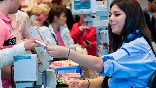 El Gobierno le pone cepo al salario de Comercio