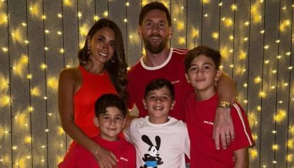 La esposa de Leo Messi se mostró junto a su familia en medio de un festejo que no dudó en compartir. 