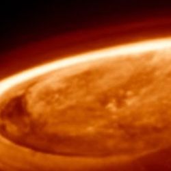  Las auroras de Júpiter son cientos de veces más energéticas que las de la atmósfera de la Tierra.