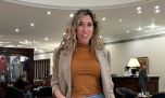 Así es la casa moderna de Luciana Elbusto: pisos de madera, paredes blancas y detalles en negro