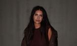Zaira Nara marca tendencia con un look total brown: encaje y plataformas con el color del momento