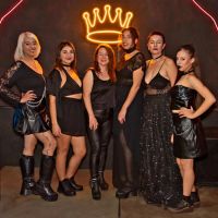 Kaitara Gold desata su esencia rockera y gótica en una pasarela de poder femenino