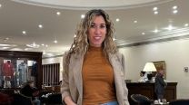 Así es la casa moderna de Luciana Elbusto: pisos de madera, paredes blancas y detalles en negro