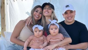 Juli Poggio le puso sus "primeros tacones" a las hijas gemelas de Daniela Celis y Thiago Medina