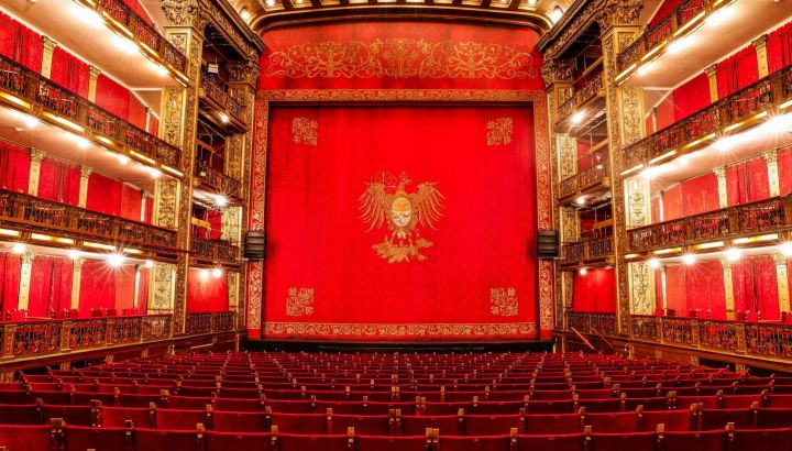 "La Revista del Cervantes" el espectáculo con 52 artistas en escena que homenajea al género porteño por excelencia