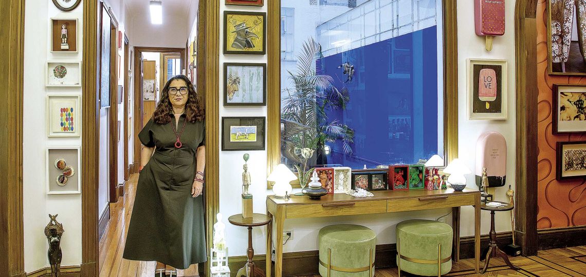 Descubrí la casa de Mariela Ivanier: un espacio a puro arte y color 