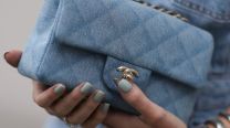 Ideas con jeans y otras prendas en denim para llevar este invierno 2025