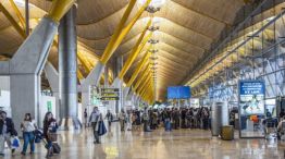 Crisis migratoria en el aeropuerto de Barajas: "No gobiernan para el pueblo español"