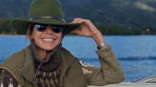 Juliana Awada da lección de estilo con el verde oliva tendencia en el 2025