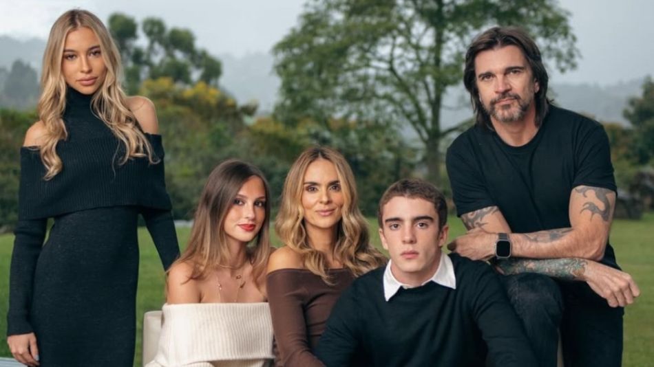 Juanes junto a sus hijos: Paloma, Luna y Dante