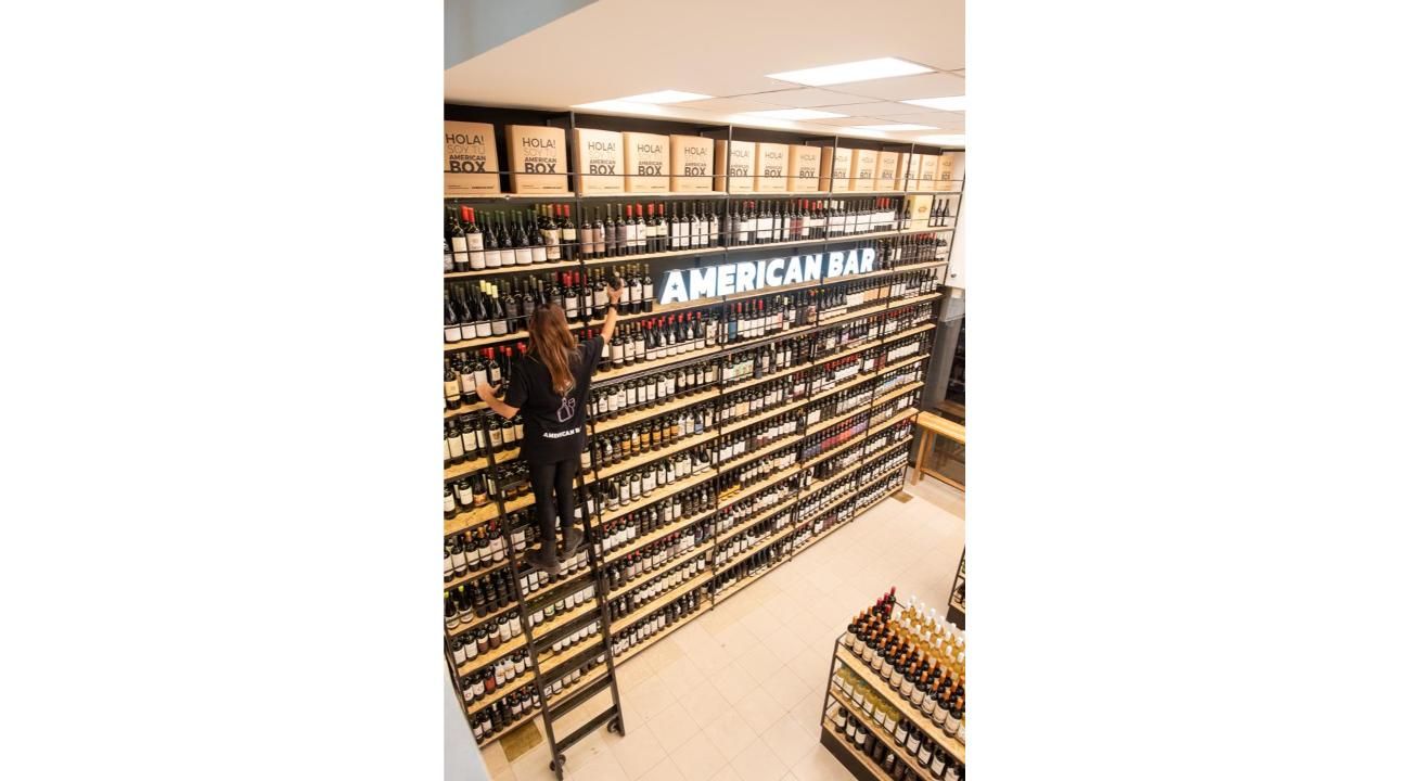 American Bar: El arte de brindar con estilo.