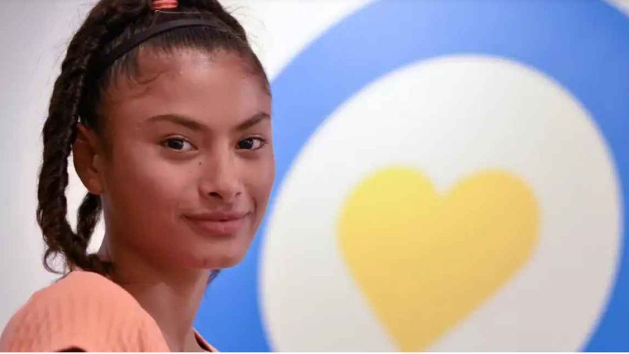 Estudiante consultando información sobre Becas Progresar