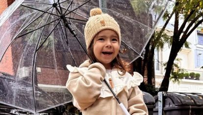 Con cada aparición, la pequeña reafirma su increíble sentido de la moda y dejando huella por su definido estilo.