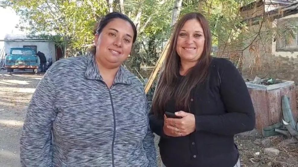 Las mujeres que encontraron el bolso con el dinero.