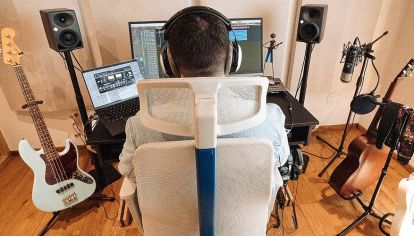 Productor argentino radicado en México, Santiago Sposto compone jingles, bandas sonoras y canciones que suenan en toda Latinoamérica.