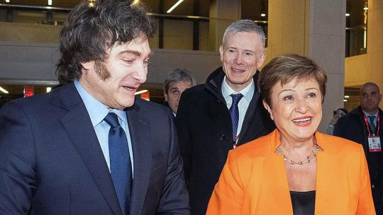 Tregua cambiaria y deuda: la tercera etapa del programa de Milei