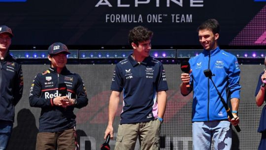 El show de Colapinto en Italia: habló con sus fanáticos, jugó con Verstappen y saludó a los hinchas de Boca