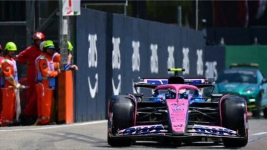 Colapinto debutó en Alpine con choque y los memes no se hicieron esperar