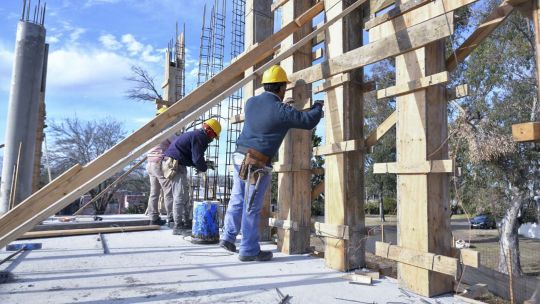 Los salarios mínimos y las jubilaciones perdieron contra la inflación en abril