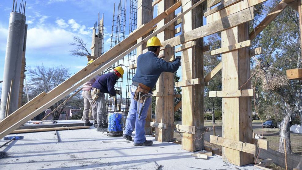 Los salarios mínimos y las jubilaciones perdieron contra la inflación en abril