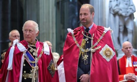 El príncipe William y el rey Carlos III