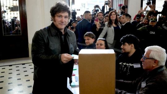 Javier Milei votó en Almagro