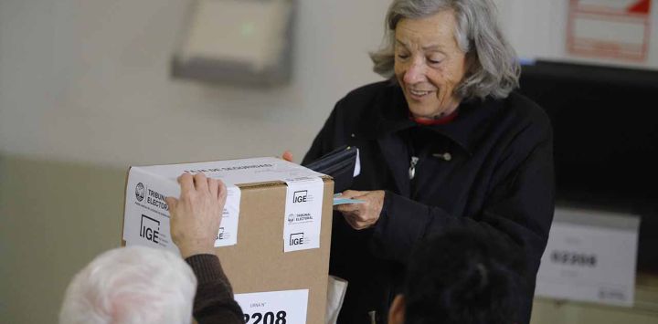  Porteños votan en el marco de las elecciones  legislativas de la ciudad. 